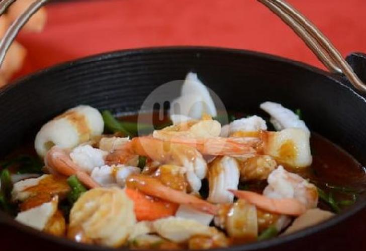 Lautan Rasa di Jl. S. Parman: Seafood Hotplate Mas Nur yang Bikin Kembali Ke Cilacap